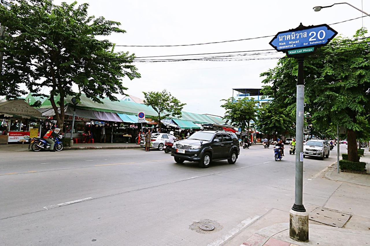 T3 Residence Bangkok Bagian luar foto